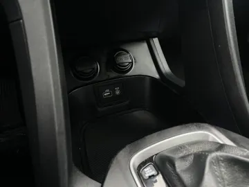 2017 Hyundai Santa Fe XL - image 31
