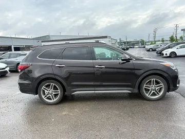 2017 Hyundai Santa Fe XL - image 3