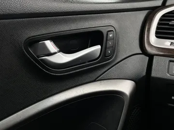 2017 Hyundai Santa Fe XL - image 19