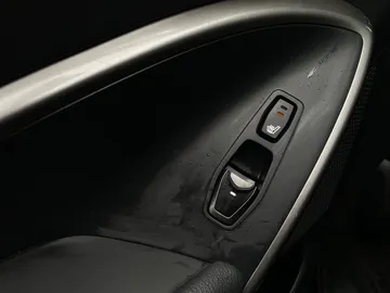 2017 Hyundai Santa Fe XL - image 29