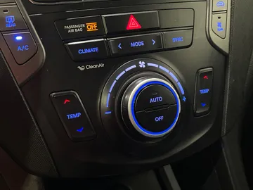 2017 Hyundai Santa Fe XL - image 22