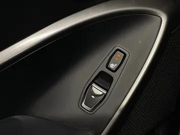 2017 Hyundai Santa Fe XL - image 33
