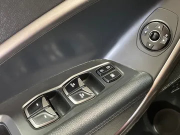2017 Hyundai Santa Fe XL - image 24