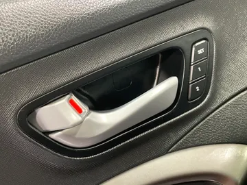 2017 Hyundai Santa Fe XL - image 23