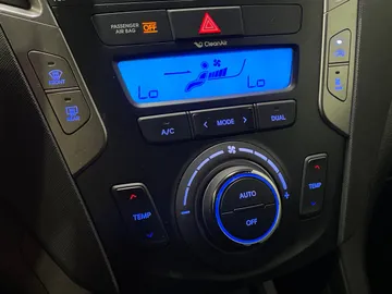 2016 Hyundai Santa Fe XL - image 20
