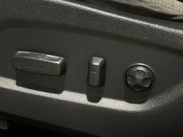 2016 Hyundai Santa Fe XL - image 18