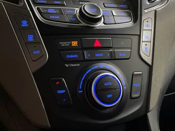 2016 Hyundai Santa Fe XL - image 24