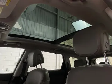 2016 Hyundai Santa Fe XL - image 6
