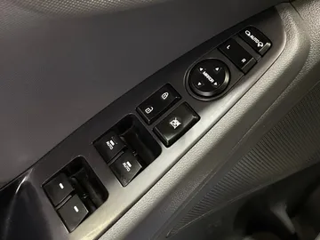 2018 Hyundai Ioniq Electric - image 25