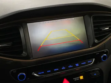 2018 Hyundai Ioniq Electric - image 22