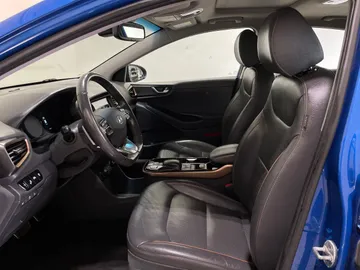 2018 Hyundai Ioniq Electric - image 3