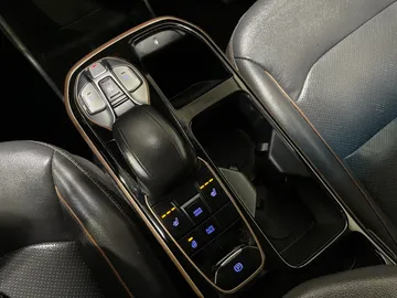 2018 Hyundai Ioniq Electric - image 28