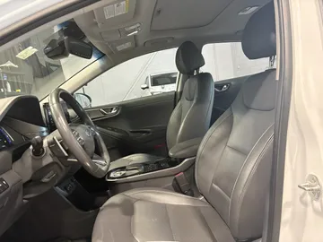 2020 Hyundai Ioniq Electric - image 8