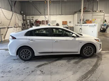 2020 Hyundai Ioniq Electric - image 4