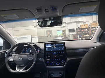 2020 Hyundai Ioniq Electric - image 9