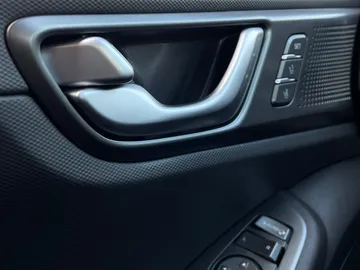 2021 Hyundai Ioniq Electric - image 20