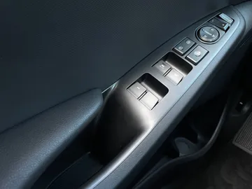 2021 Hyundai Ioniq Electric - image 28
