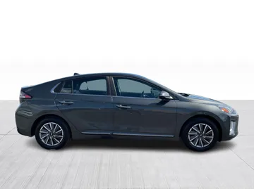2021 Hyundai Ioniq Electric - image 2