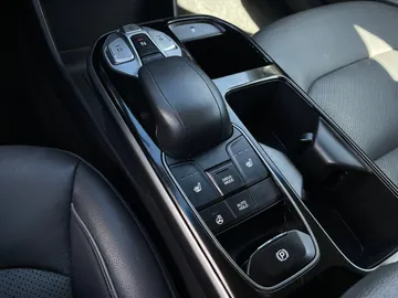 2021 Hyundai Ioniq Electric - image 30