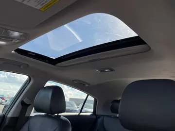 2021 Hyundai Ioniq Electric - image 6