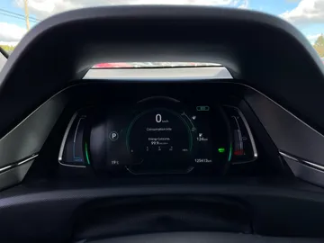 2021 Hyundai Ioniq Electric - image 18