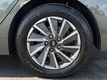 2021 Hyundai Ioniq Electric - image 7