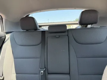 2021 Hyundai Ioniq Plug-In - image 8