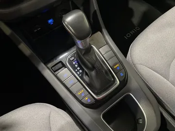 2021 Hyundai Ioniq Plug-In - image 27