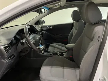 2021 Hyundai Ioniq Plug-In - image 3
