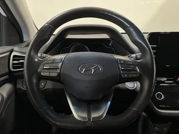 2021 Hyundai Ioniq Plug-In - image 24