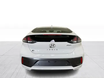 2021 Hyundai Ioniq Plug-In - image 13