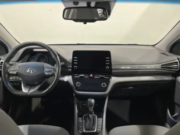 2021 Hyundai Ioniq Plug-In - image 4