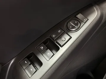 2021 Hyundai Ioniq Plug-In - image 23
