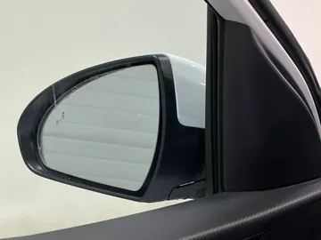 2021 Hyundai Ioniq Plug-In - image 19