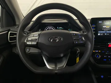 2021 Hyundai Ioniq Plug-In Hybrid - image 16