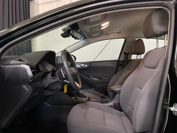 2021 Hyundai Ioniq Plug-In Hybrid - image 10
