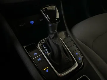 2021 Hyundai Ioniq Plug-In Hybrid - image 26