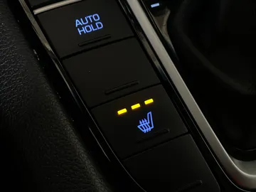2021 Hyundai Ioniq Plug-In Hybrid - image 22