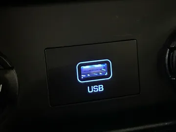2021 Hyundai Ioniq Plug-In Hybrid - image 25