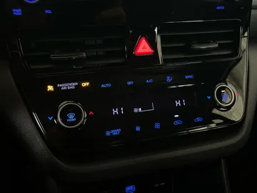 2021 Hyundai Ioniq Plug-In Hybrid - image 20