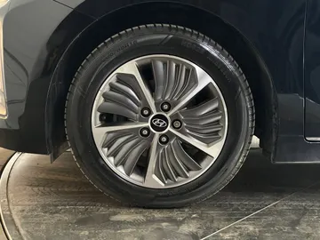 2021 Hyundai Ioniq Plug-In Hybrid - image 17