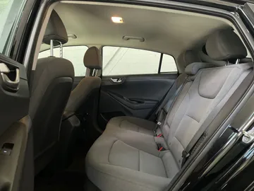 2021 Hyundai Ioniq Plug-In Hybrid - image 11