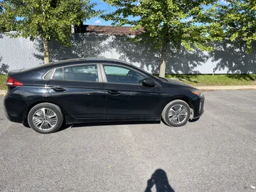 2021 Hyundai Ioniq Plug-In Hybrid - image 4