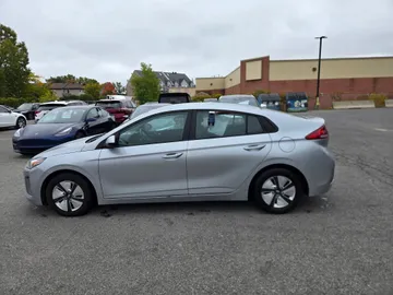 2021 Hyundai Ioniq Hybrid - image 6