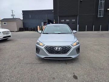 2021 Hyundai Ioniq Hybrid - image 2