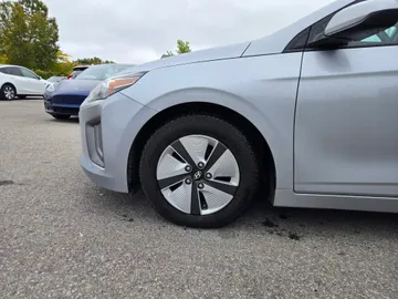 2021 Hyundai Ioniq Hybrid - image 7