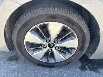 2019 Hyundai Ioniq Electric Plus - image 7