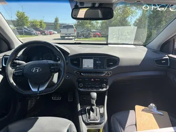 2019 Hyundai Ioniq Electric Plus - image 9