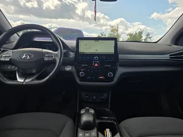 2020 Hyundai Ioniq Electric - image 9