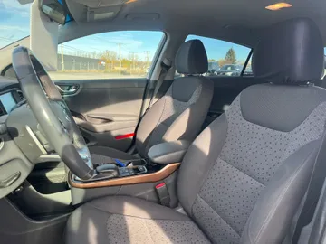 2019 Hyundai Ioniq Electric - image 9